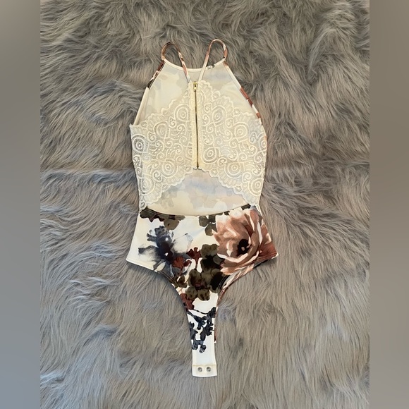Windsor Floral Bodysuit - Picture 2 of 3